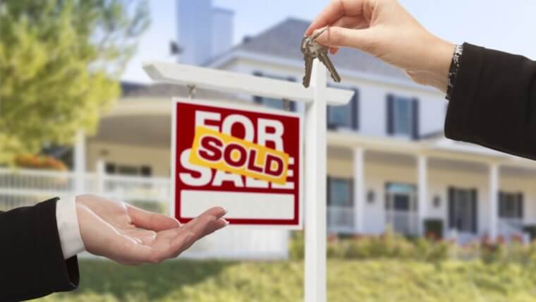 How to sell and buy a house at the same time without losing your mind